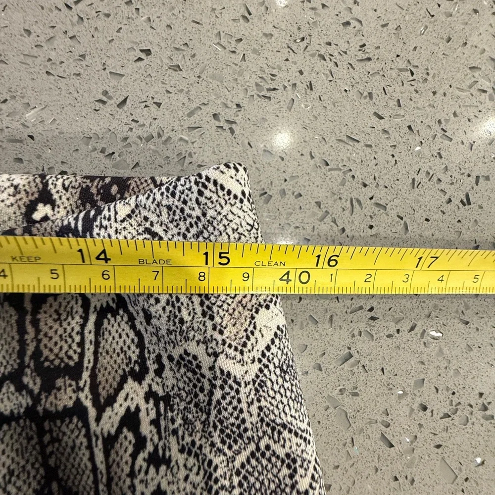 Joseph Ribkoff Snake Print Leggings - Gray - Picture 4 of 8